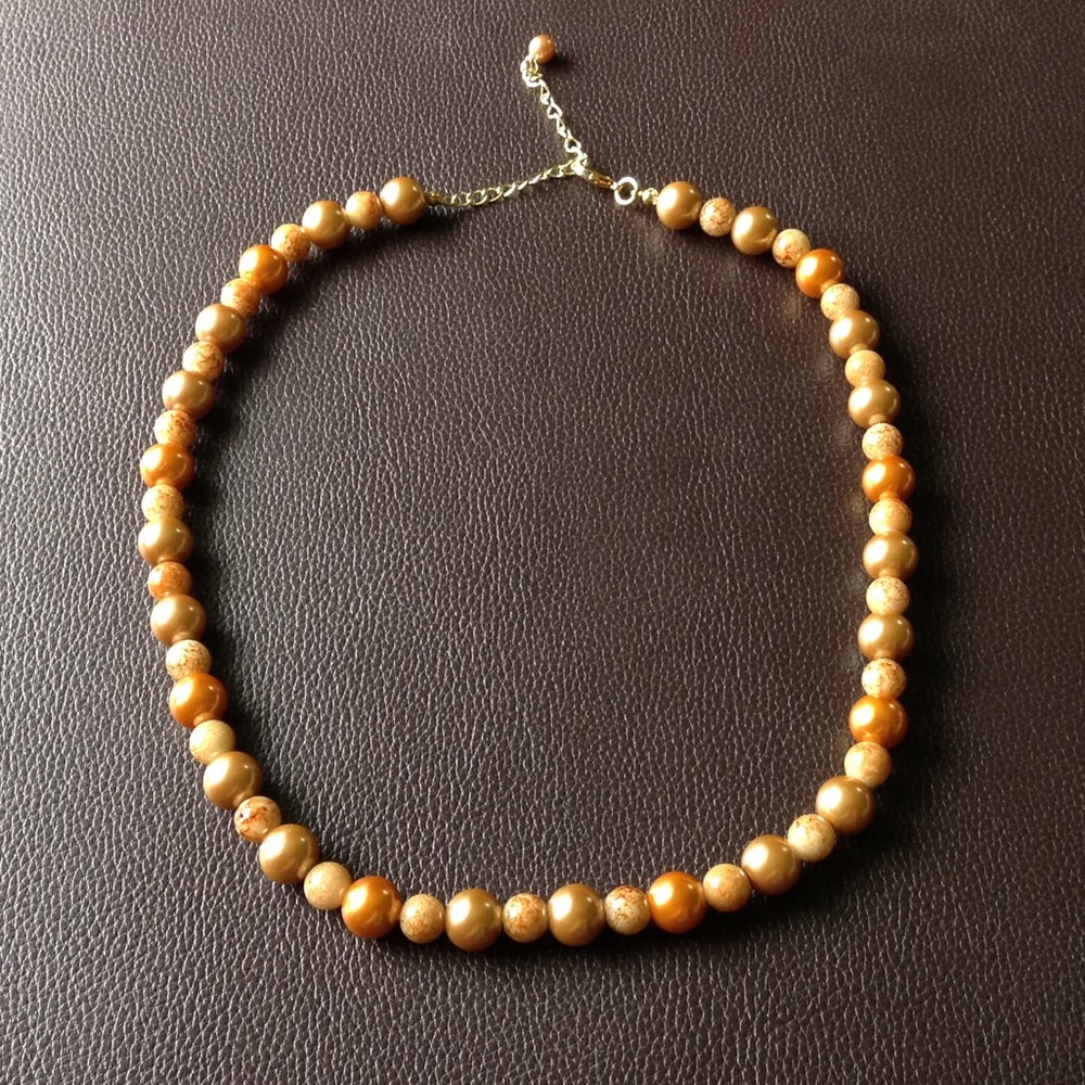 Faux Pearl and bead necklace gold tone clasp EUC.